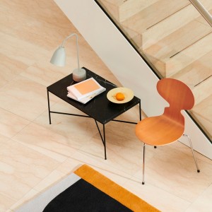 Mesa auxiliar Planner de Fritz Hansen con un diseño moderno de alta calidad.