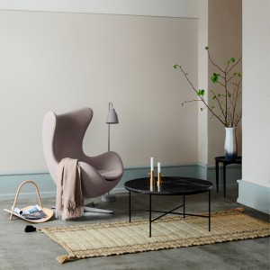 Mesa auxiliar Planner de Fritz Hansen con un diseño moderno de alta calidad.