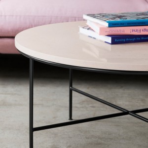 Mesa auxiliar Planner de Fritz Hansen con un diseño moderno de alta calidad.