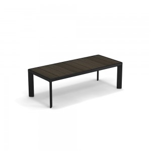 Mesa baja Tami ideal para espacios exteriores de Emu.