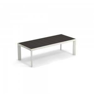 Mesa baja Tami ideal para espacios exteriores de Emu.