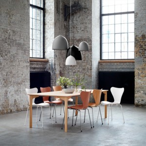 Lámpara suspensión Suspence de Fritz Hansen moderna y elegante con un diseño inspirado en una gota de agua.