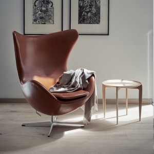Sillón Egg de piel Frizt Hanse con un diseño danes moderno y elegante.