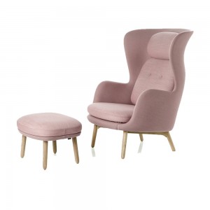 Sillón Ro patas de madera. Fritz Hansen con un diseño elegante de alta calidad