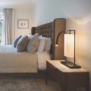 Lámpara sobremesa Athena de Contardi con diseño elegante, vanguardista y moderno.