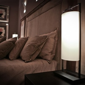 Lámpara sobremesa Athena de Contardi con diseño elegante, vanguardista y moderno.