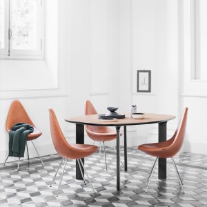 Silla carcasa tapizada Drop. Fritz Hansen con acabados elegantes de alto lujo.