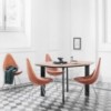 Silla carcasa tapizada Drop. Fritz Hansen con acabados elegantes de alto lujo.