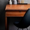 Silla carcasa tapizada Drop. Fritz Hansen con acabados elegantes de alto lujo.