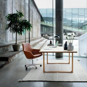 Silla Little Giraffe ruedas. Fritz Hansen con un acabado moderno de alto lujo.