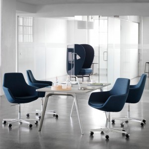 Silla Little Giraffe ruedas. Fritz Hansen con un acabado moderno de alto lujo.