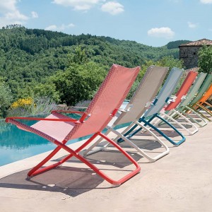 Hamaca Snooze ideal para ambientes exteriores de Emu.