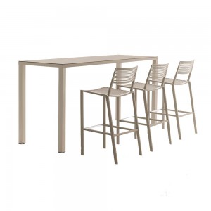 Mesa alta Easy de Fast. Mesas diseñadas por Fast ideal para exteriores.