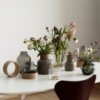 Florero Low Vase. Fritz Hansen con un diseño moderno de alto lujo.