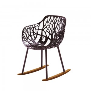 Mecedora Forest Iroko de Fast con gran diseño moderno y elegante de Fast.
