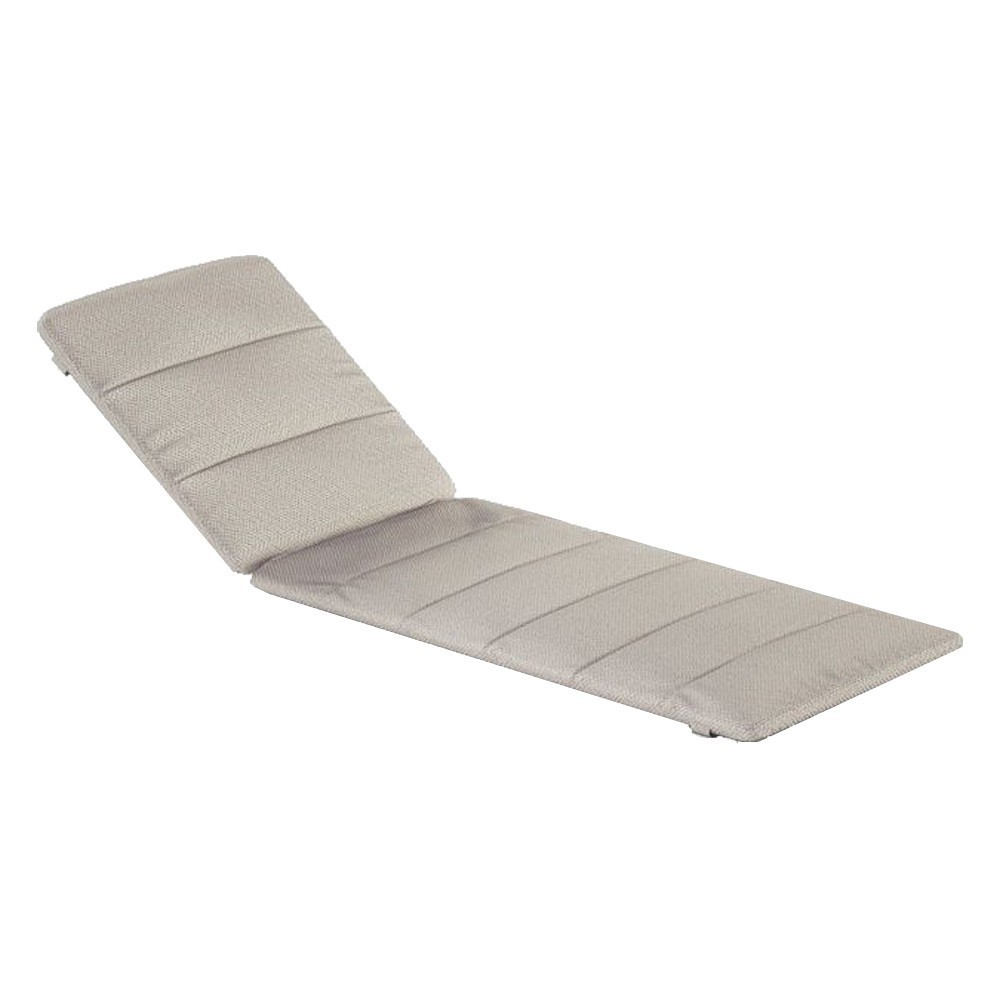 Colchón Ushuaia de Fast para tumbona perfecto para el uso en ambientes exteriores elegantes.