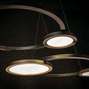 Lámpara suspensión Eclisse de Contardi con anillos LED y diseño moderno, elegante y sofisticado.