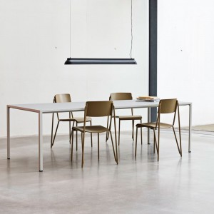Silla moderna Petit Standard perfecta para espacios interiores catálogo Hay.