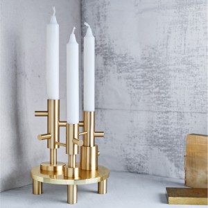 Candelabro Large de Fritz Hansen. Fritz Hansen con un diseño moderno de alto lujo.