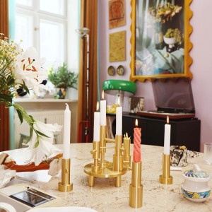 Candelabro Large de Fritz Hansen. Fritz Hansen con un diseño moderno de alto lujo.