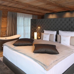 Lámpara de pared Flexiled Leather de Contardi con diseño elegante, elegante y moderno.