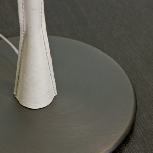 Lámpara pie Flexiled de Contardi con un diseño elegante lleno de grandes acabados y modernidad.