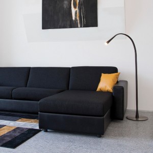 Lámpara pie Flexiled de Contardi con un diseño elegante lleno de grandes acabados y modernidad.