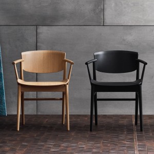 Silla N01 de Fritz Hansen estilo Danes y Japones con un diseño elegante y moderno