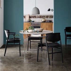 Silla N01 de Fritz Hansen estilo Danes y Japones con un diseño elegante y moderno