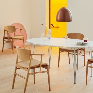 Silla N01 de Fritz Hansen estilo Danes y Japones con un diseño elegante y moderno