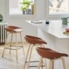 Taburete AAS 33 tapizado de Hay ideal para espacios interiores modernos.