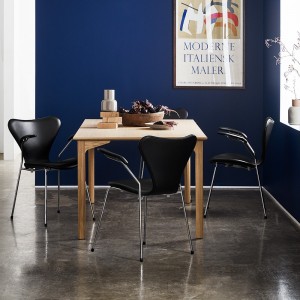 Silla Series 7 piel de Fritz Hansen con un diseño versatil, moderno y elegante.