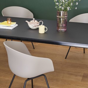 Silla AAC 26 ideal para comedores modernos y exclusivos de Hay.