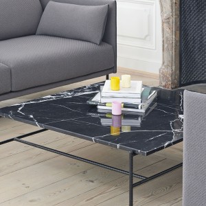 Mesa de centro Rebar de acero con sobre de mármol con diseño moderno de HAY.