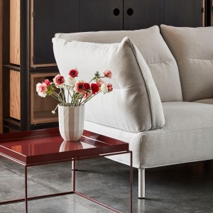 Mesa de centro multifuncional Tray Coffee Table de HAY, con un diseño elegante y moderno