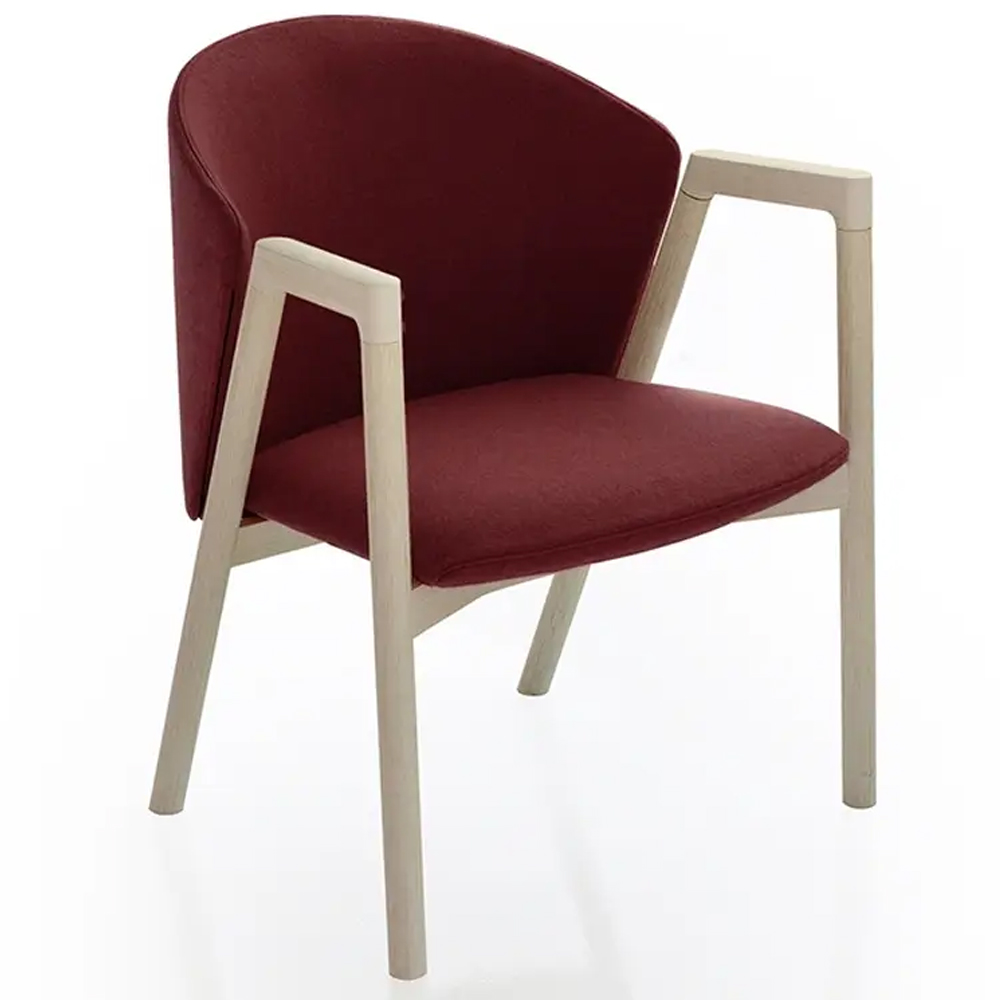 Sillón Pub de Bensen cuenta con asientos tapizados y estructura de madera con diseño moderno