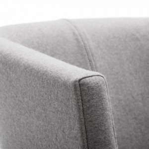 Butaca Lotus de Bensen con una base giratoria y un diseño moderno, lleno de elegancia.