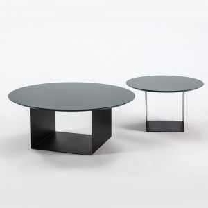 Mesa auxiliar Reflex moderna para espacios interiores de Kendo.