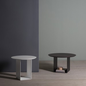 Mesa auxiliar Reflex moderna para espacios interiores de Kendo.