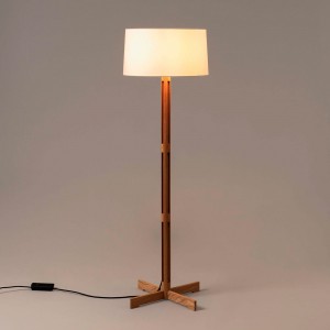 Lámpara pie FAD Fija 1974 de SantaCole. Lámparas de diseño moderno y elegante.