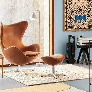 Alfombra de puntos de Fritz Hansen con diseños estilizados y acabados modernos.