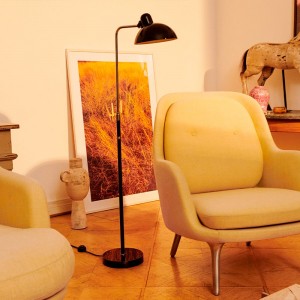 Lámpara de Pie Kaiser Idell Luxus de Fritz Hansen multidireccional diseño elegante y moderno