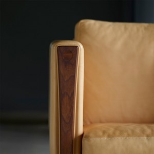 Sofá CH163 piel de Carl Hansen and Son con un diseño único que entrega calidez y modernidad.