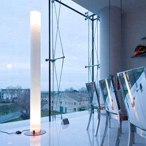 Lámpara de tubo Stylos de Flos Iluminación. Lámparas de difusor.