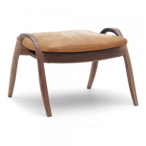 Reposapiés FH430 de Carl Hansen and Son con diseño modernos y acabados de lujo.