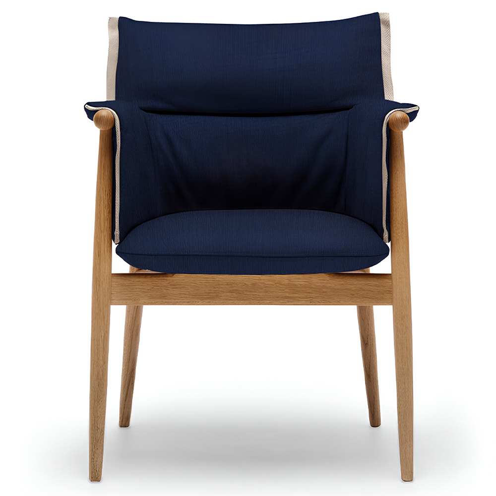 Silla E005 Embrace Chair en tela de Carl Hansen and Son. Sillas de diseño.