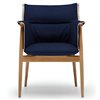 Silla E005 Embrace Chair en tela de Carl Hansen and Son. Sillas de diseño.