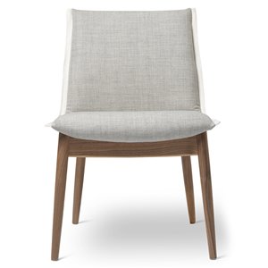 Silla E004 Embrace Chair en tela de Carl Hansen and Son. Sillas de diseño.