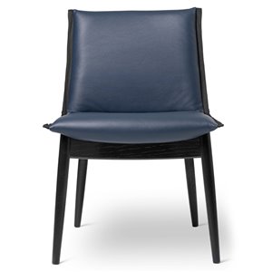 Silla E004 Embrace Chair en piel de Carl Hansen and Son. Sillas de diseño moderno.
