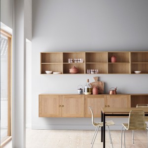 Estantería modular FK63 de Carl Hansen and Son. Diseño elegante y moderno que da calidez a cualquier espacio.
